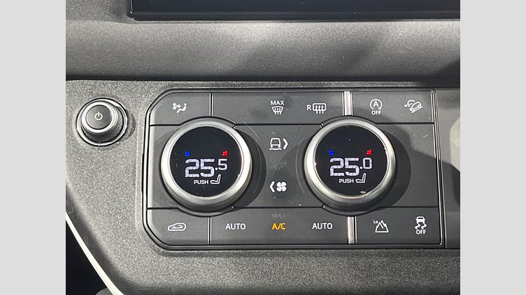 2021 認定中古車 Land Rover Defender 110 ユーロンホワイト D300 AWD（AT） S