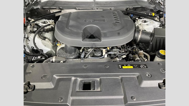 2021 認定中古車 Land Rover Defender 110 ユーロンホワイト D300 AWD（AT） S