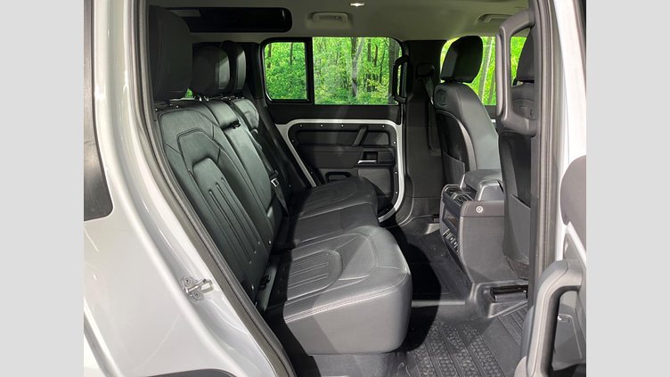 2021 認定中古車 Land Rover Defender 110 ユーロンホワイト D300 AWD（AT） S