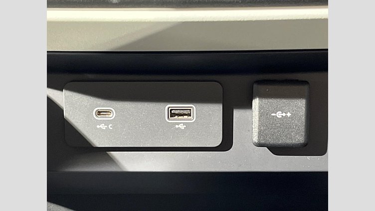 2021 認定中古車 Land Rover Defender 110 ユーロンホワイト D300 AWD（AT） S