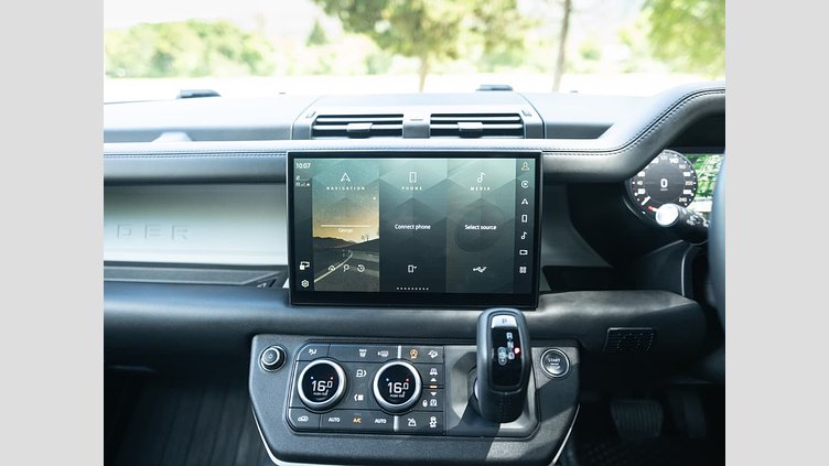 2023 Approved Land Rover Defender 110 Fuji White 4WD D300 HSE X-Dynamic