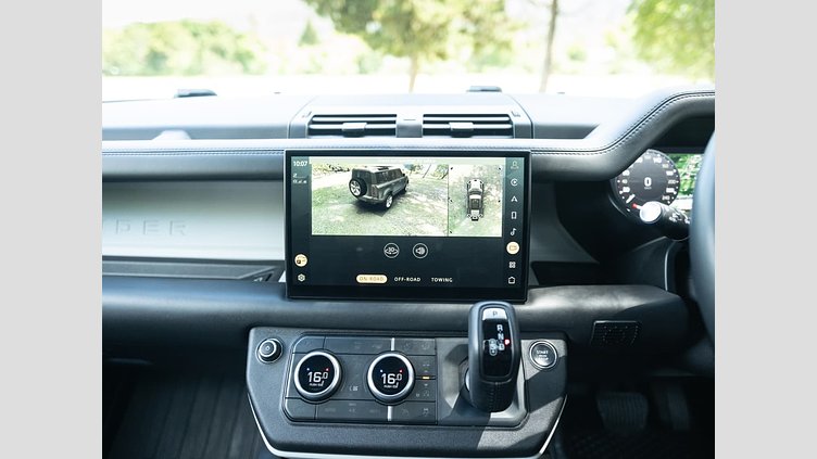 2023 Approved Land Rover Defender 110 Fuji White 4WD D300 HSE X-Dynamic