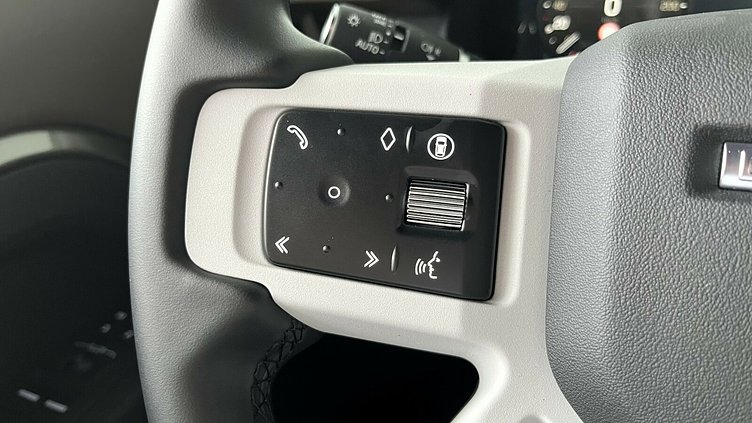 2024 Approved Land Rover Defender 110 Silicon Silver D300 Diesel MHEV X-Dynamic SE