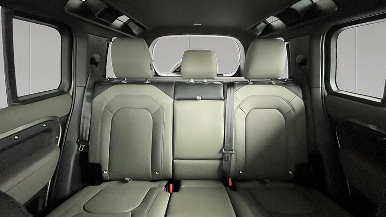 2024 Approved Land Rover Defender 110 Silicon Silver D300 Diesel MHEV X-Dynamic SE