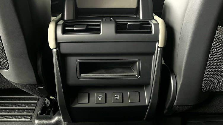 2024 Approved Land Rover Defender 110 Silicon Silver D300 Diesel MHEV X-Dynamic SE