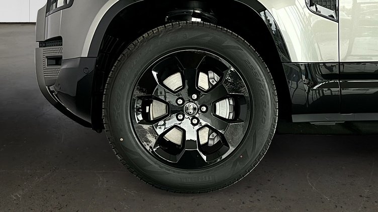 2024 Approved Land Rover Defender 110 Silicon Silver D300 Diesel MHEV X-Dynamic SE