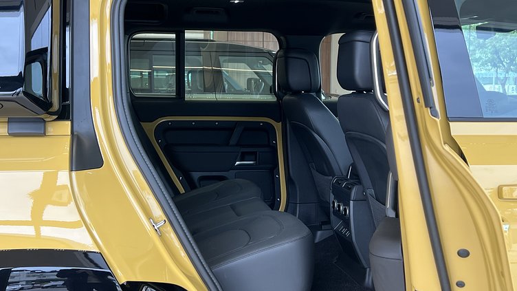 2025 新車 Land Rover Defender 110 (1MY) Deep Sandglow Yellow 沙光深黃 D350  輕油電混合 Trophy Edition in Deep Sandglow Yellow