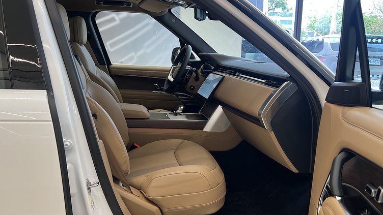 2025 新車 Land Rover Range Rover (1EJ) Ostuni Pearl White 珍珠白 P400 汽油 (輕油電混合) 標準軸距 SE
