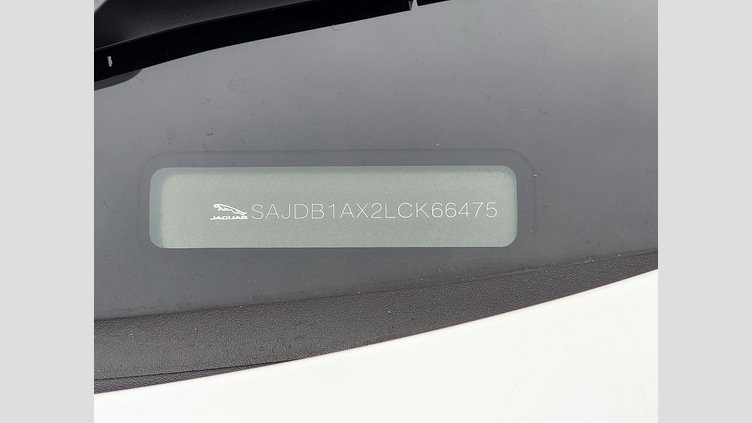 2019 認定中古車 Jaguar F-Type フジ ホワイト (ソリッド) ジャガー 2.0リッターi4 300PS ターボチャージドガソリンエンジン (オートマチックトランスミッション) F-TYPEクーペ