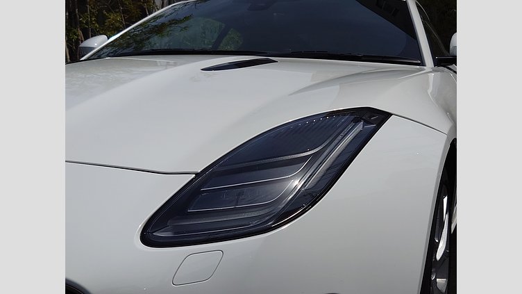 2019 認定中古車 Jaguar F-Type フジ ホワイト (ソリッド) ジャガー 2.0リッターi4 300PS ターボチャージドガソリンエンジン (オートマチックトランスミッション) F-TYPEクーペ