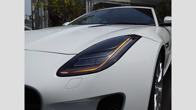 2019 認定中古車 Jaguar F-Type フジ ホワイト (ソリッド) ジャガー 2.0リッターi4 300PS ターボチャージドガソリンエンジン (オートマチックトランスミッション) F-TYPEクーペ