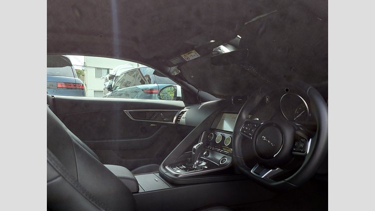 2019 認定中古車 Jaguar F-Type フジ ホワイト (ソリッド) ジャガー 2.0リッターi4 300PS ターボチャージドガソリンエンジン (オートマチックトランスミッション) F-TYPEクーペ