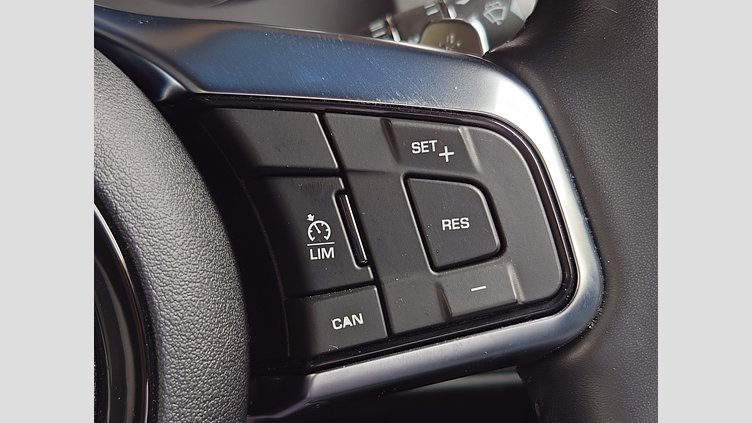 2019 認定中古車 Jaguar F-Type フジ ホワイト (ソリッド) ジャガー 2.0リッターi4 300PS ターボチャージドガソリンエンジン (オートマチックトランスミッション) F-TYPEクーペ