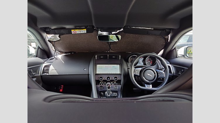 2019 認定中古車 Jaguar F-Type フジ ホワイト (ソリッド) ジャガー 2.0リッターi4 300PS ターボチャージドガソリンエンジン (オートマチックトランスミッション) F-TYPEクーペ