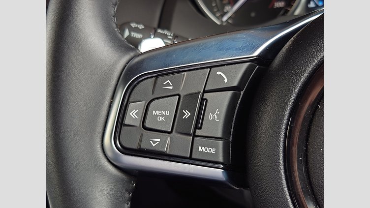 2019 認定中古車 Jaguar F-Type フジ ホワイト (ソリッド) ジャガー 2.0リッターi4 300PS ターボチャージドガソリンエンジン (オートマチックトランスミッション) F-TYPEクーペ