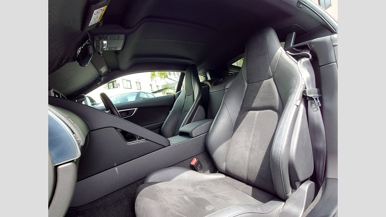 2019 認定中古車 Jaguar F-Type フジ ホワイト (ソリッド) ジャガー 2.0リッターi4 300PS ターボチャージドガソリンエンジン (オートマチックトランスミッション) F-TYPEクーペ