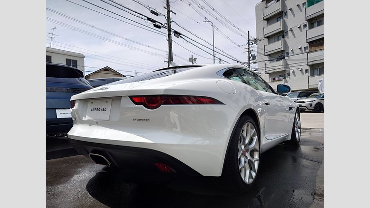 2019 認定中古車 Jaguar F-Type フジ ホワイト (ソリッド) ジャガー 2.0リッターi4 300PS ターボチャージドガソリンエンジン (オートマチックトランスミッション) F-TYPEクーペ