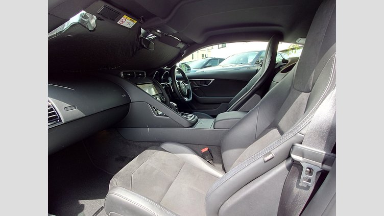 2019 認定中古車 Jaguar F-Type フジ ホワイト (ソリッド) ジャガー 2.0リッターi4 300PS ターボチャージドガソリンエンジン (オートマチックトランスミッション) F-TYPEクーペ