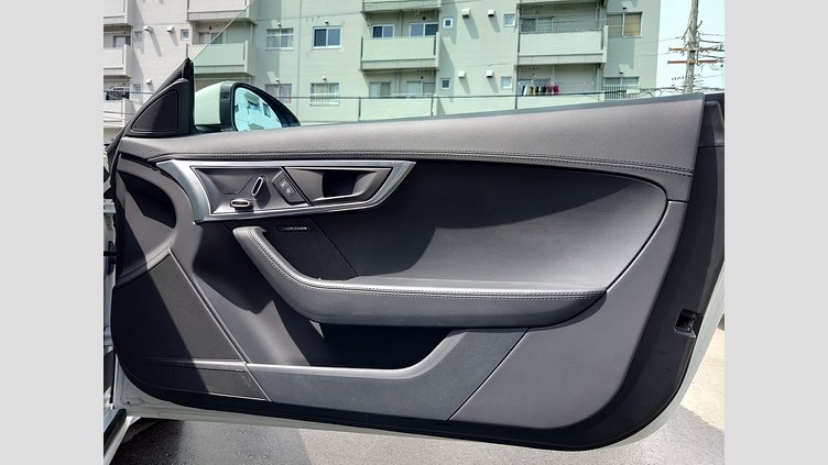 2019 認定中古車 Jaguar F-Type フジ ホワイト (ソリッド) ジャガー 2.0リッターi4 300PS ターボチャージドガソリンエンジン (オートマチックトランスミッション) F-TYPEクーペ