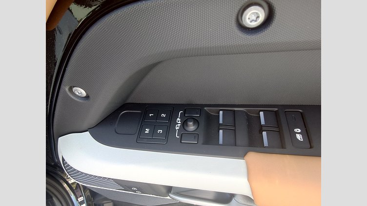 2023 認定中古車 Land Rover Defender 110 サントリーニブラック D300 AWD（AT） X-DYNAMIC HSE