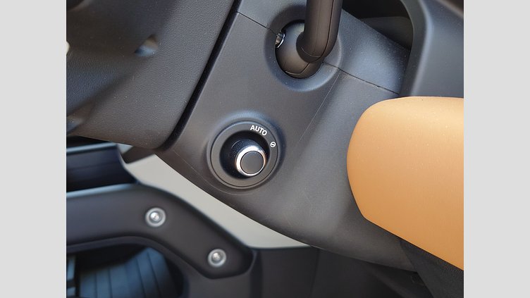 2023 認定中古車 Land Rover Defender 110 サントリーニブラック D300 AWD（AT） X-DYNAMIC HSE