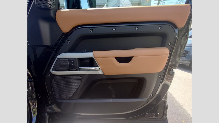 2023 認定中古車 Land Rover Defender 110 サントリーニブラック D300 AWD（AT） X-DYNAMIC HSE