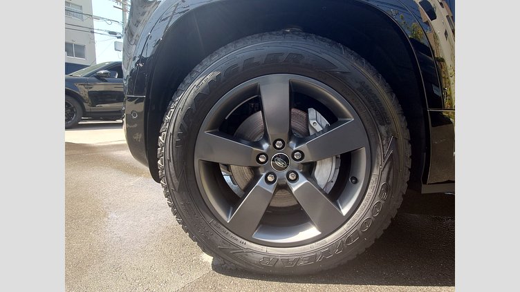 2023 認定中古車 Land Rover Defender 110 サントリーニブラック D300 AWD（AT） X-DYNAMIC HSE