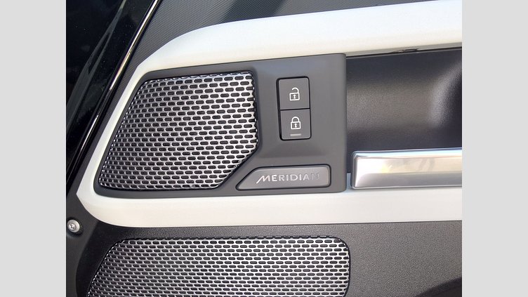 2023 認定中古車 Land Rover Defender 110 サントリーニブラック D300 AWD（AT） X-DYNAMIC HSE