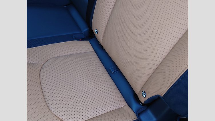 2023 認定中古車 Land Rover Defender 110 サントリーニブラック D300 AWD（AT） X-DYNAMIC HSE