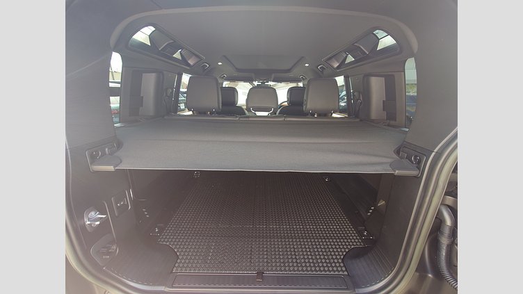 2023 認定中古車 Land Rover Defender 110 サントリーニブラック D300 AWD（AT） X-DYNAMIC HSE