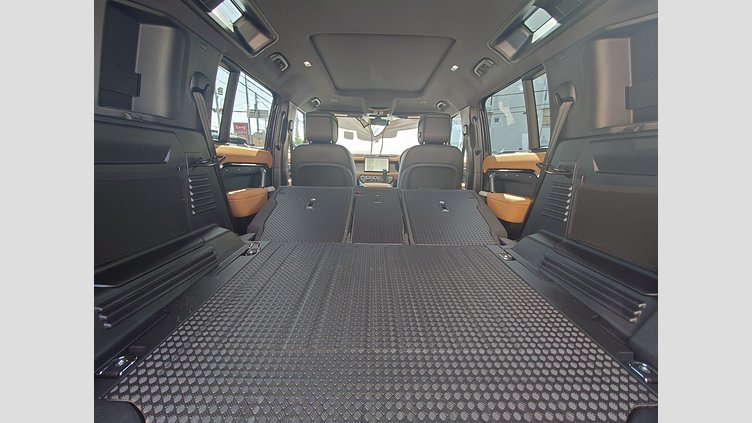 2023 認定中古車 Land Rover Defender 110 サントリーニブラック D300 AWD（AT） X-DYNAMIC HSE