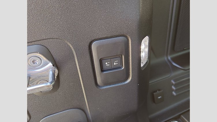 2023 認定中古車 Land Rover Defender 110 サントリーニブラック D300 AWD（AT） X-DYNAMIC HSE