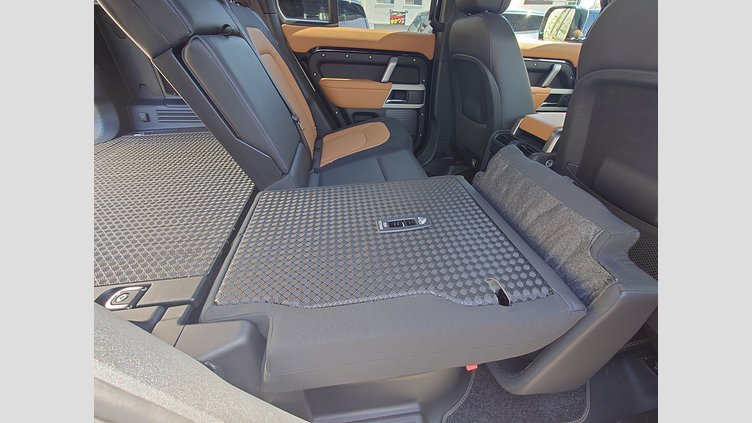 2023 認定中古車 Land Rover Defender 110 サントリーニブラック D300 AWD（AT） X-DYNAMIC HSE