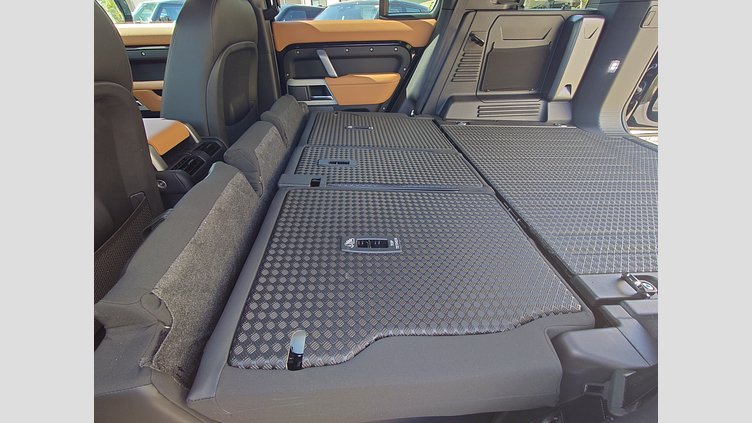 2023 認定中古車 Land Rover Defender 110 サントリーニブラック D300 AWD（AT） X-DYNAMIC HSE