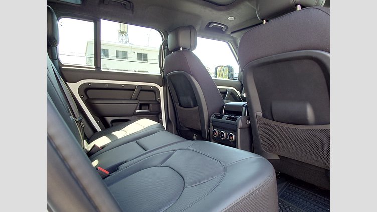 2024 認定中古車 Land Rover Defender 110 フジホワイト D350 ディーゼルマイルドハイブリッド X-Dynamic HSE