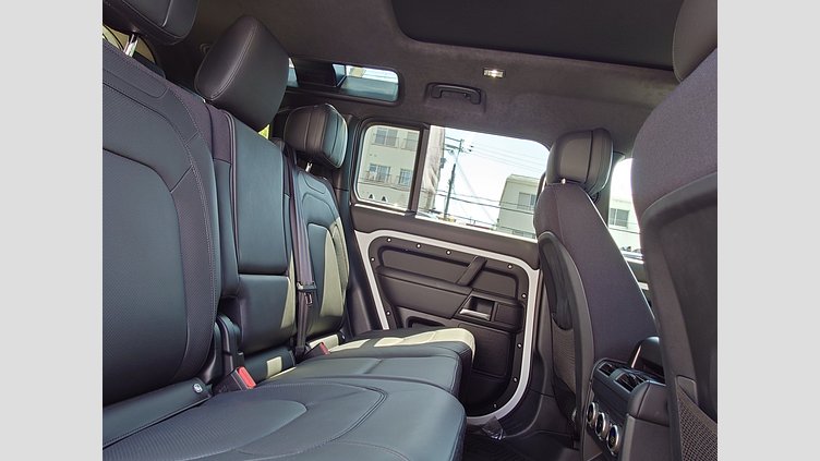 2024 認定中古車 Land Rover Defender 110 フジホワイト D350 ディーゼルマイルドハイブリッド X-Dynamic HSE