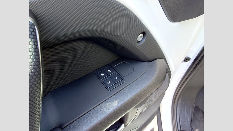 2024 認定中古車 Land Rover Defender 110 フジホワイト D350 ディーゼルマイルドハイブリッド X-Dynamic HSE