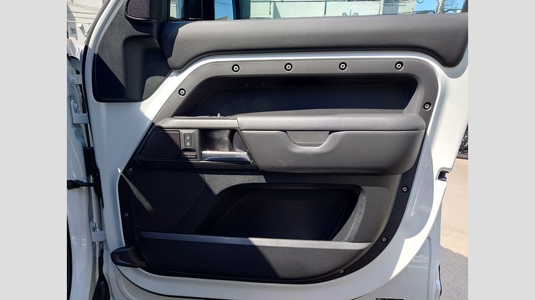 2024 認定中古車 Land Rover Defender 110 フジホワイト D350 ディーゼルマイルドハイブリッド X-Dynamic HSE