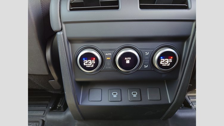 2024 認定中古車 Land Rover Defender 110 フジホワイト D350 ディーゼルマイルドハイブリッド X-Dynamic HSE