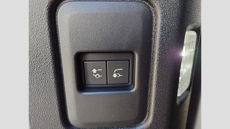 2024 認定中古車 Land Rover Defender 110 フジホワイト D350 ディーゼルマイルドハイブリッド X-Dynamic HSE