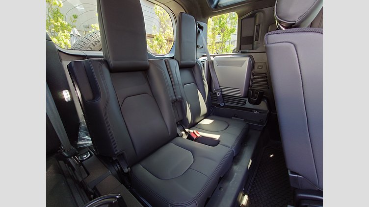 2024 認定中古車 Land Rover Defender 110 フジホワイト D350 ディーゼルマイルドハイブリッド X-Dynamic HSE