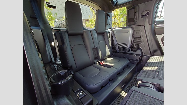 2024 認定中古車 Land Rover Defender 110 フジホワイト D350 ディーゼルマイルドハイブリッド X-Dynamic HSE