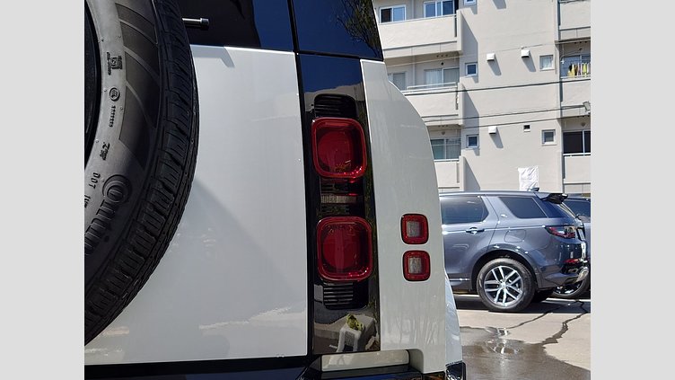 2024 認定中古車 Land Rover Defender 110 フジホワイト D350 ディーゼルマイルドハイブリッド X-Dynamic HSE