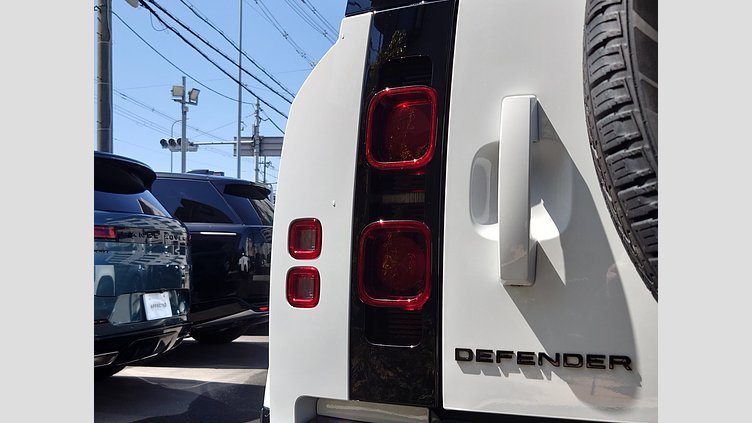 2024 認定中古車 Land Rover Defender 110 フジホワイト D350 ディーゼルマイルドハイブリッド X-Dynamic HSE
