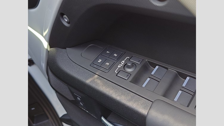 2024 認定中古車 Land Rover Defender 110 フジホワイト D350 ディーゼルマイルドハイブリッド X-Dynamic HSE