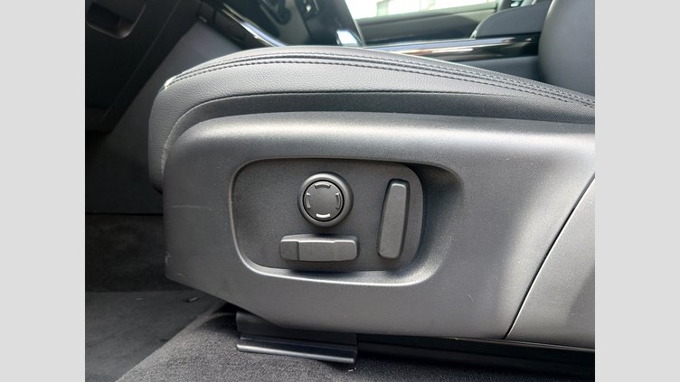 2024 認定中古車 Land Rover Range Rover Evoque サントリーニブラック D200マイルドハイブリッド（ディーゼル） Standard Wheelbase S