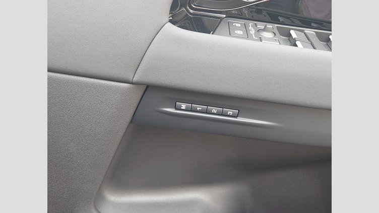 2024 認定中古車 Land Rover Range Rover Evoque サントリーニブラック D200マイルドハイブリッド（ディーゼル） Standard Wheelbase S