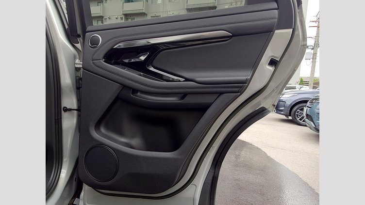 2023 認定中古車 Land Rover Range Rover Evoque ソウルパールシルバー D200 AWD（オートマチック）MHEV R-DYNAMIC SE