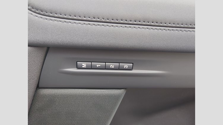 2023 認定中古車 Land Rover Range Rover Evoque ソウルパールシルバー D200 AWD（オートマチック）MHEV R-DYNAMIC SE