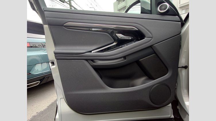2023 認定中古車 Land Rover Range Rover Evoque ソウルパールシルバー D200 AWD（オートマチック）MHEV R-DYNAMIC SE